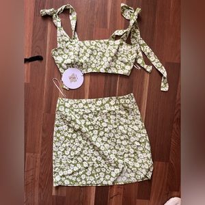 NWT floral set